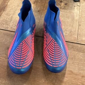 NWOB Adidas predator cleats sz 6